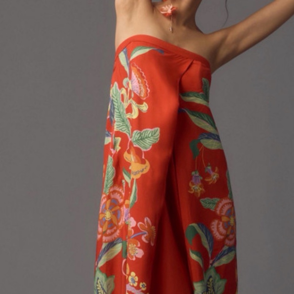 Strapless Pleated
Column Dress
NWOT
Anthropologie
Color- Red - Picture 3 of 7